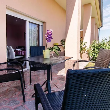 Apartmán Beautiful In With 1 Bedrooms And Wifi Koper