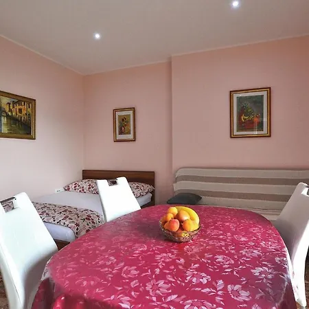 아파트 Beautiful In With 1 Bedrooms And Wifi