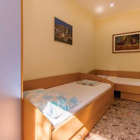 아파트 Beautiful In With 1 Bedrooms And Wifi