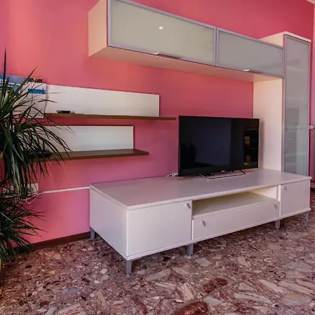 Beautiful In With 1 Bedrooms And Wifi